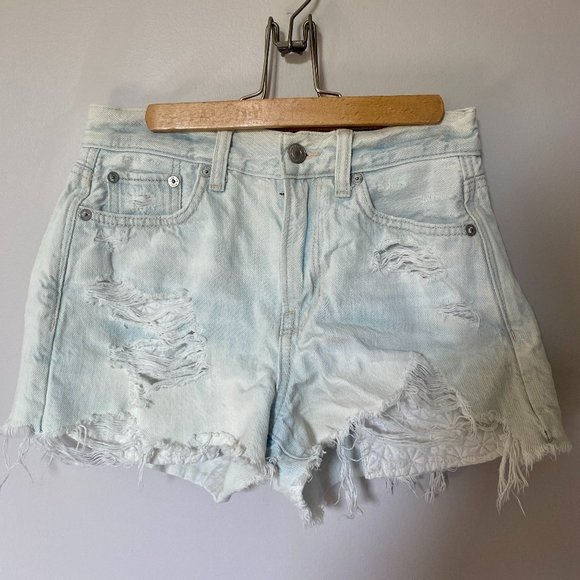 American Eagle Light Wash Distressed Jean Shorts Size 0 - Picture 1 of 5